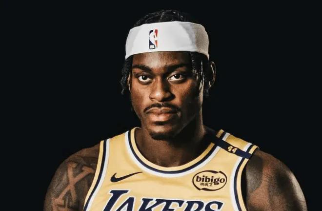 奇怪了，太奇怪了。
今天，裁判在湖人这边，湖人6打5，输了21分给凯尔特人也就算