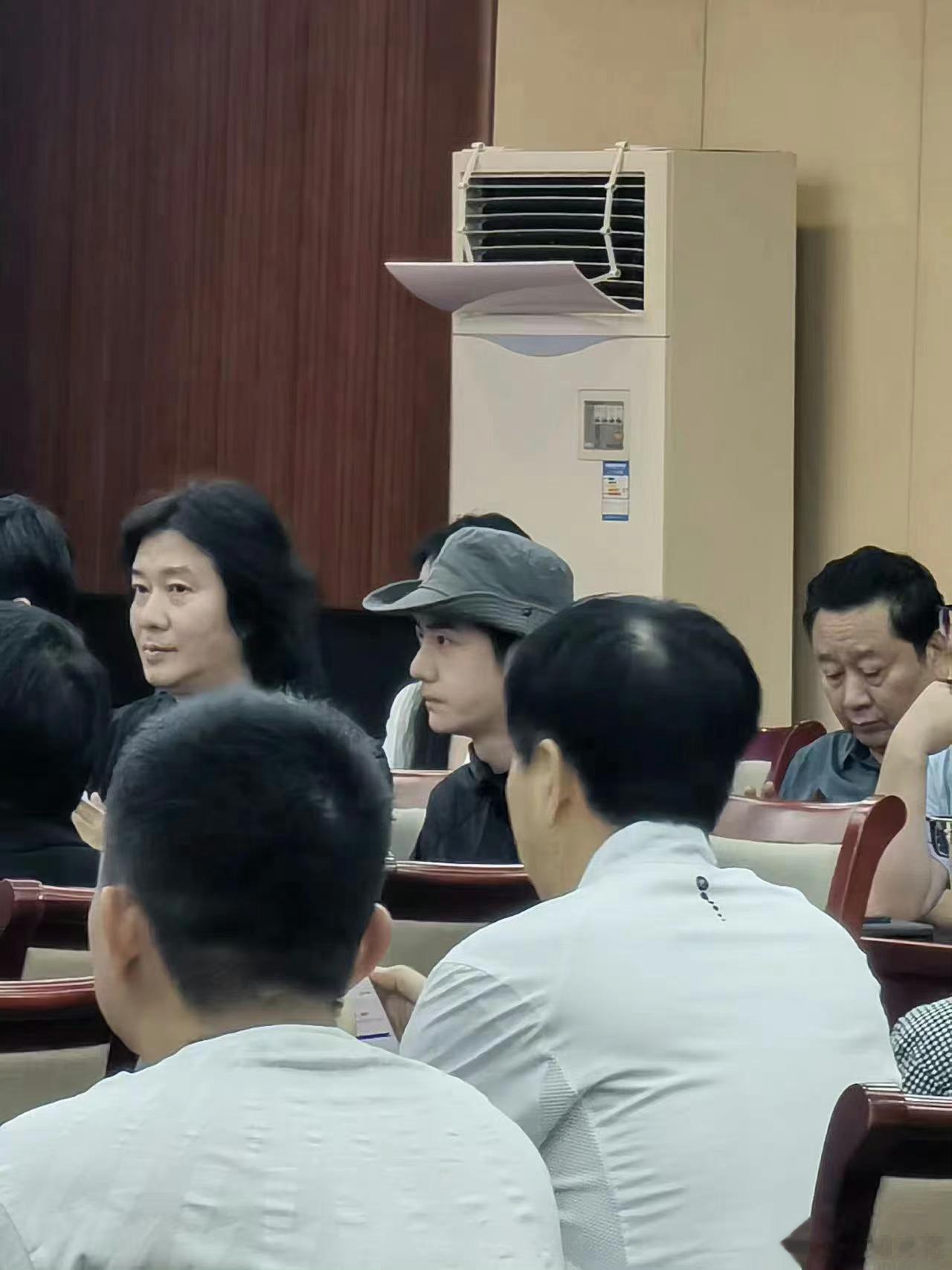 #杨幂王一博参加座谈会##杨幂王一博一起参加广电座谈会# 点赞 ​​​