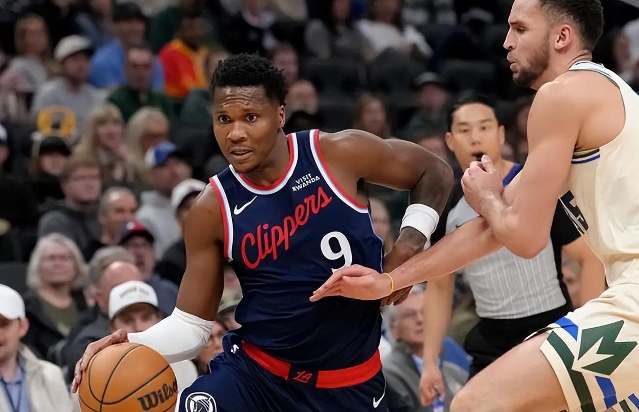 邪门了！双向合同的小特伦特抡下36分，雄鹿却输14分？这剧情，就好比卖糖葫芦的抡