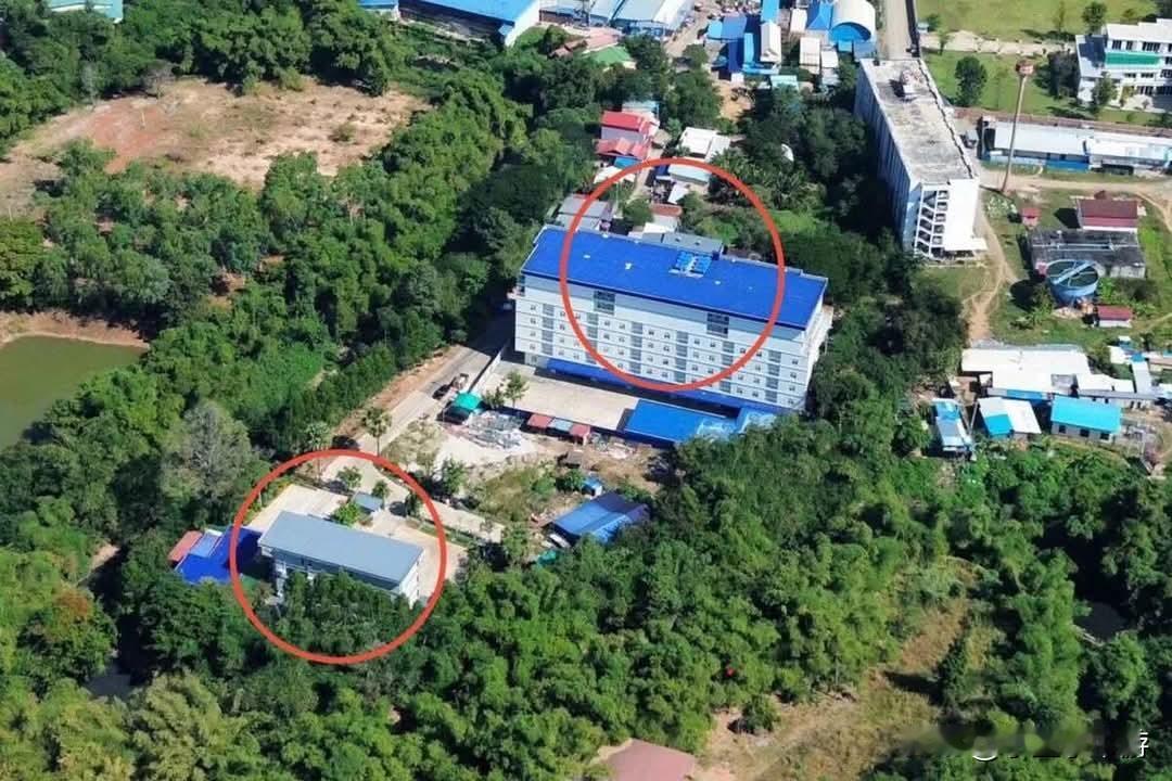 据泰媒消息，12月22日下午，泰国军队向柬埔寨波贝镇（与沙缴府隔河相望）的2栋诈