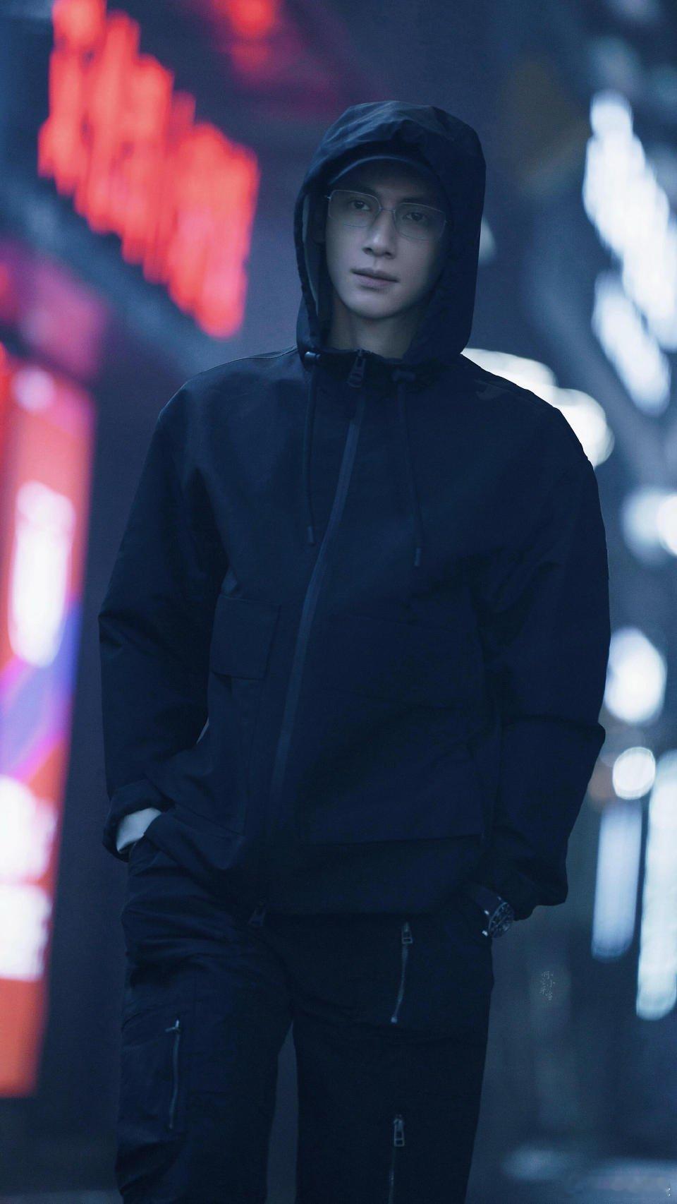 罗云熙一步一步一部一部罗云熙今年用作品惊艳观众！从《水龙吟》邪气唐俪辞到《剥茧》