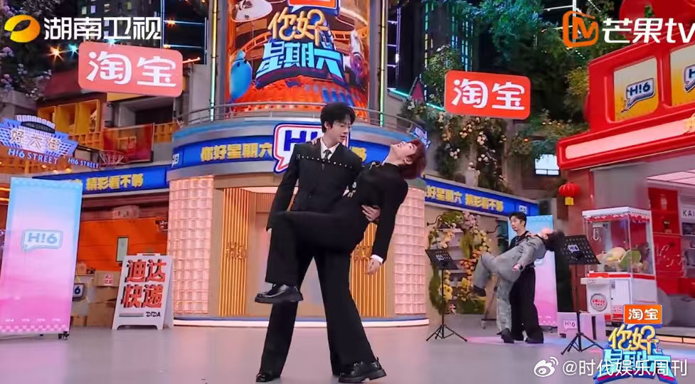 刘宇宁丁程鑫下腰抱你好星期六 刘宇宁丁程鑫双人舞节奏感超绝，配合默契到极致，结尾
