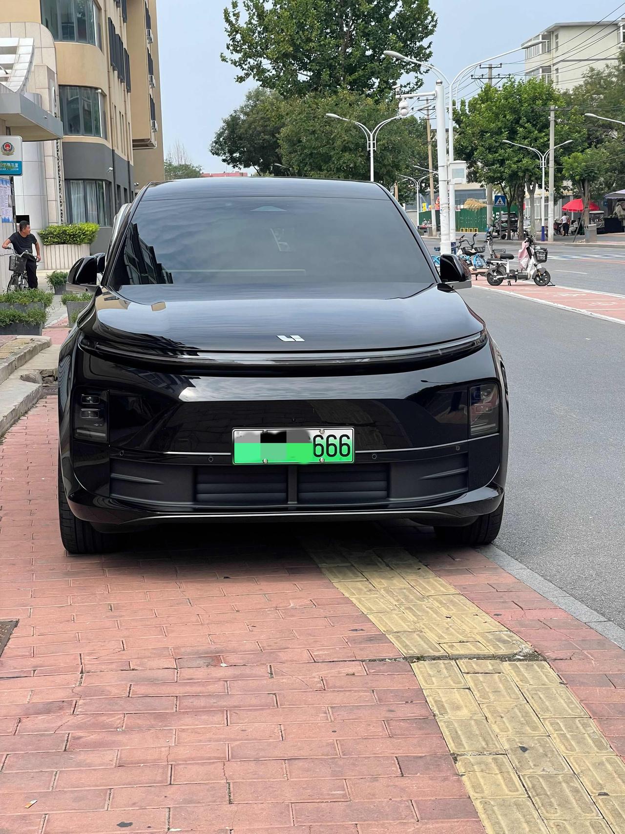 【图是我拍的  这样的车主就是没素质】理想汽车特别像汽车行业的武汉大学杨某某，共