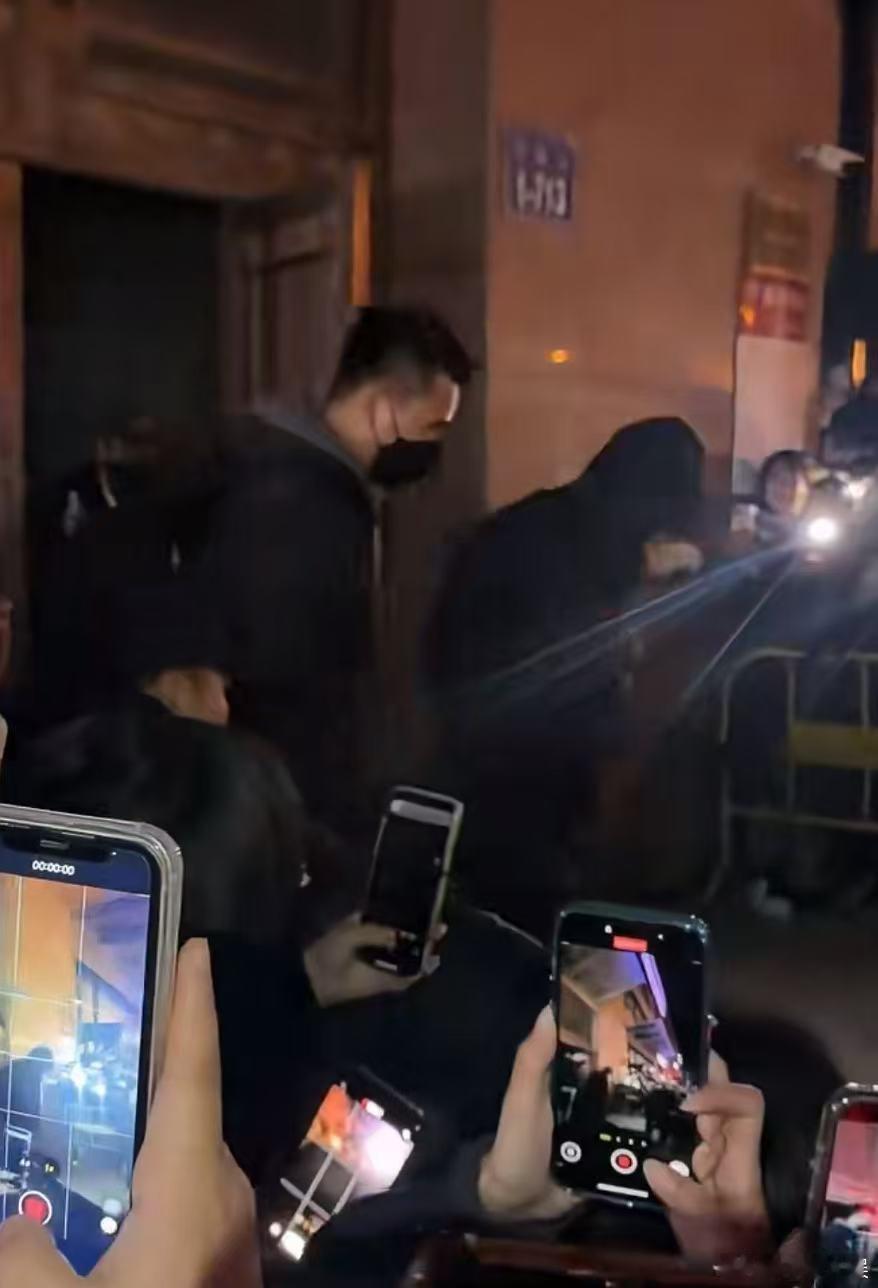 肖战小城良方下班肖战围读下班肖战围读下班，辛苦了，[色][色] ​​​