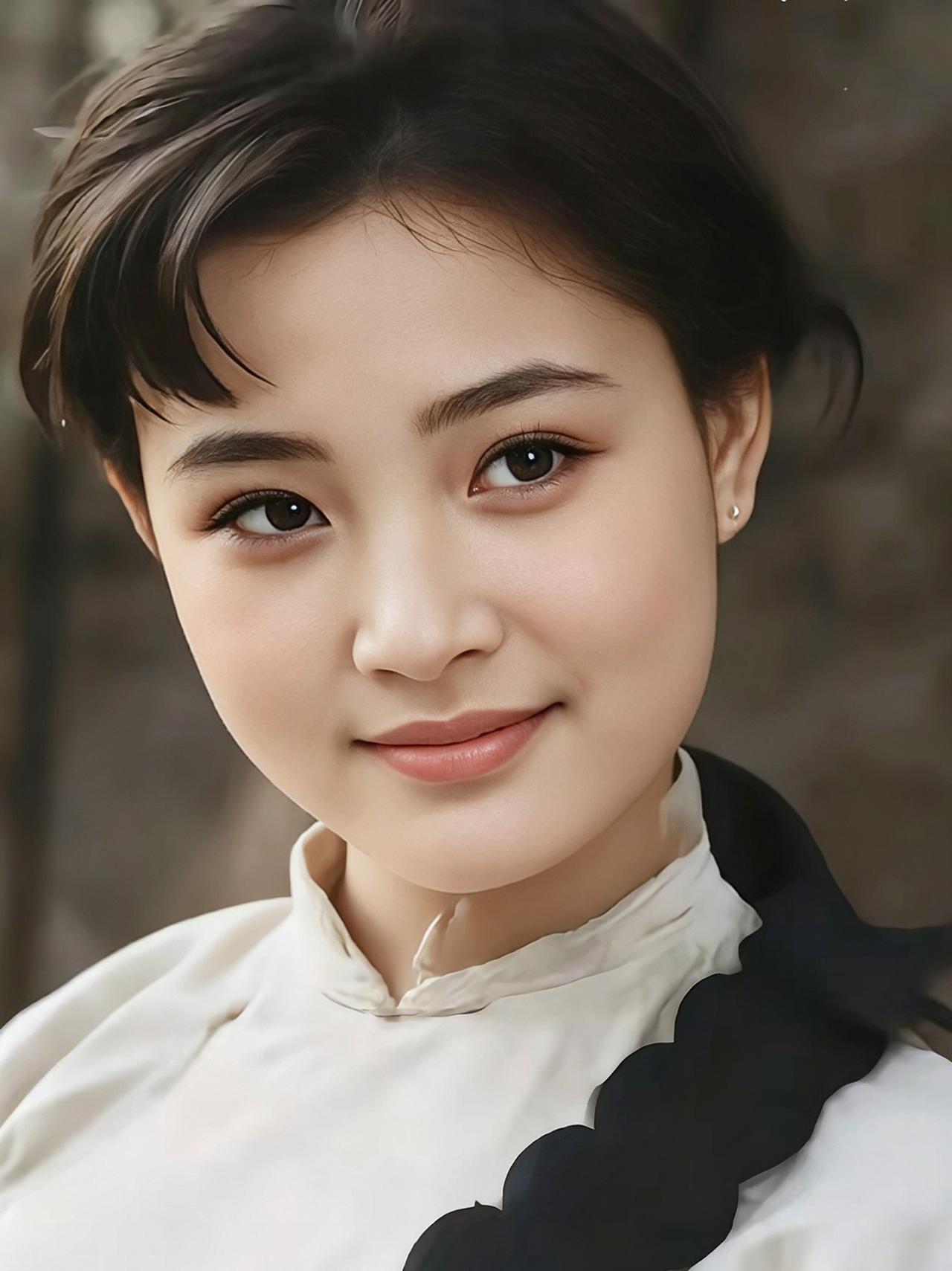 电影《小花》里妹妹找哥的名场面看一次哭一次！陈冲饰演的小花成经典，一双眼眸满是澄