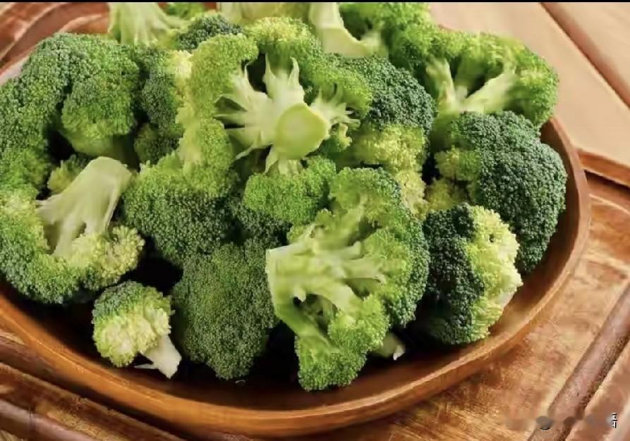 你喜欢吃西兰花吗？反正我不喜欢！
它营养价值再高，我也不喜欢吃。
以前跟风买了几