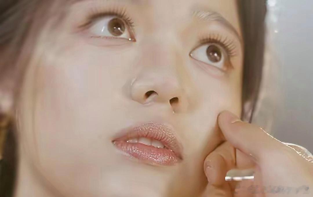 赵露思自家公司签约的艺人厚本，早期以网红身份活跃。首部作品《这个冷宫不太冷》预告