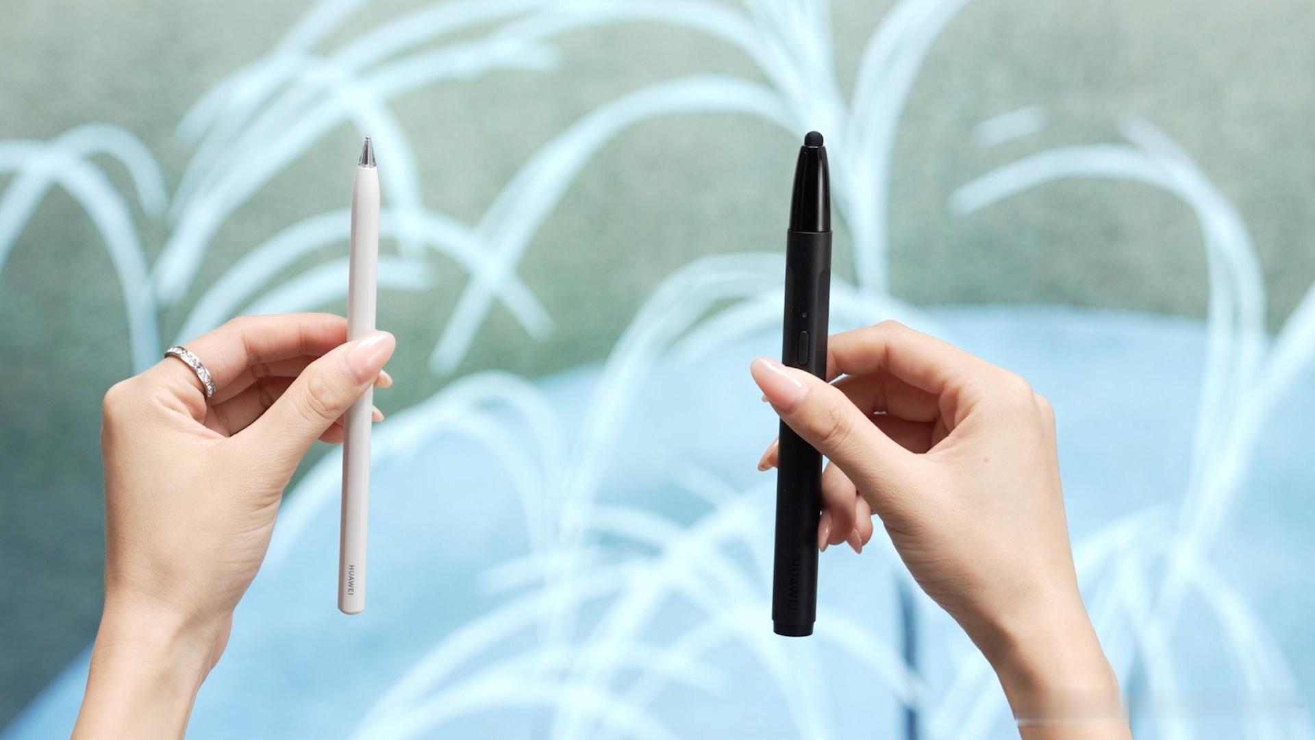 除了遥控和触控板的交互，MateTV还可以通过手写比操作。比普通的手写笔要大一圈