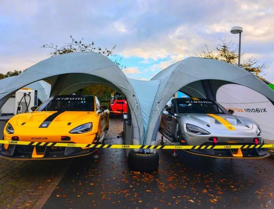 雷军再次回应中间只充一次电言论今天刷到了小米跑赛道的纪录片，看完瞬间感觉国产汽车