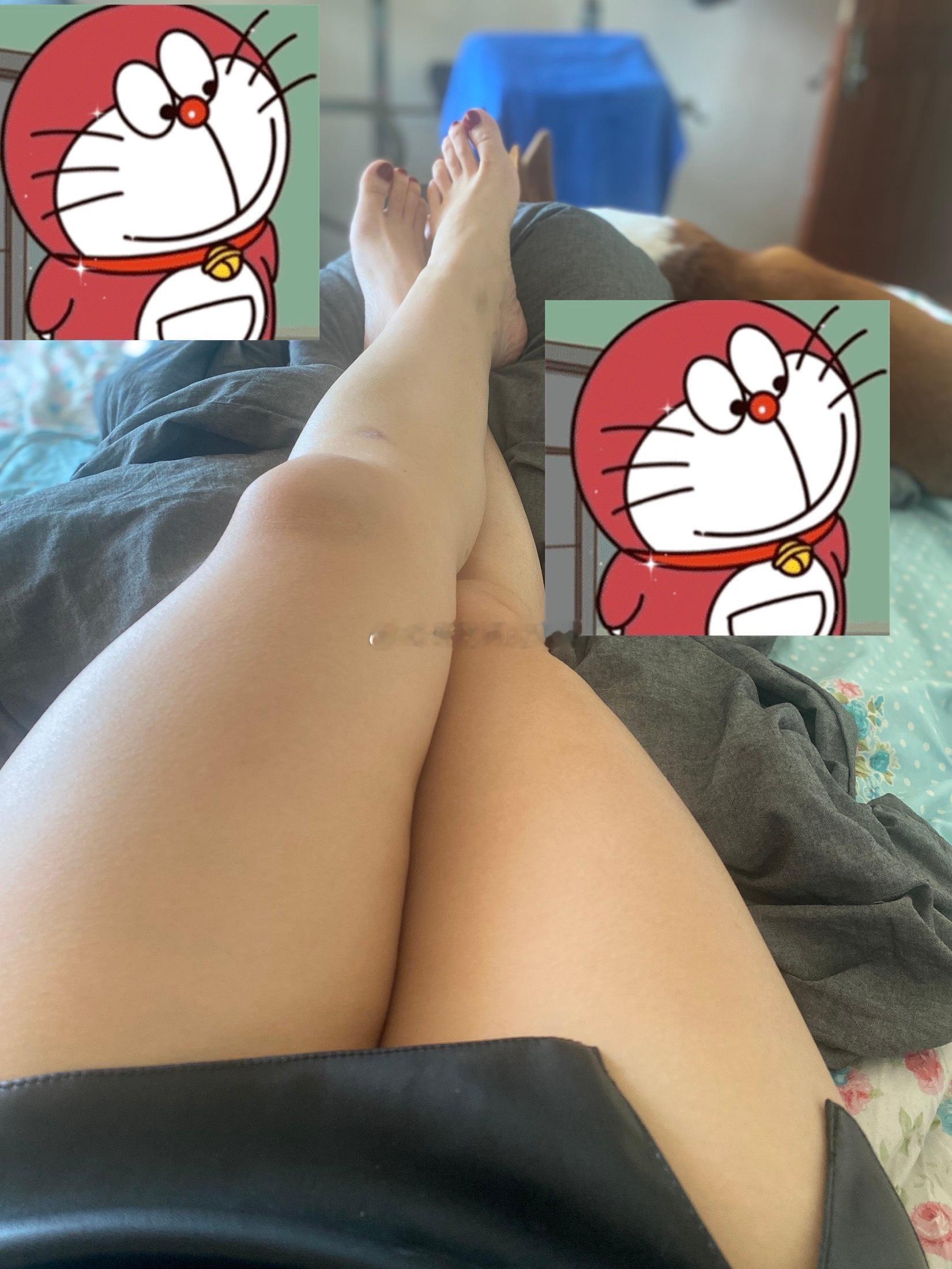 其实是live图 但最近很喜欢哆啦A梦的表情包啦自己做的脚趾甲昨晚全扣完了一会又