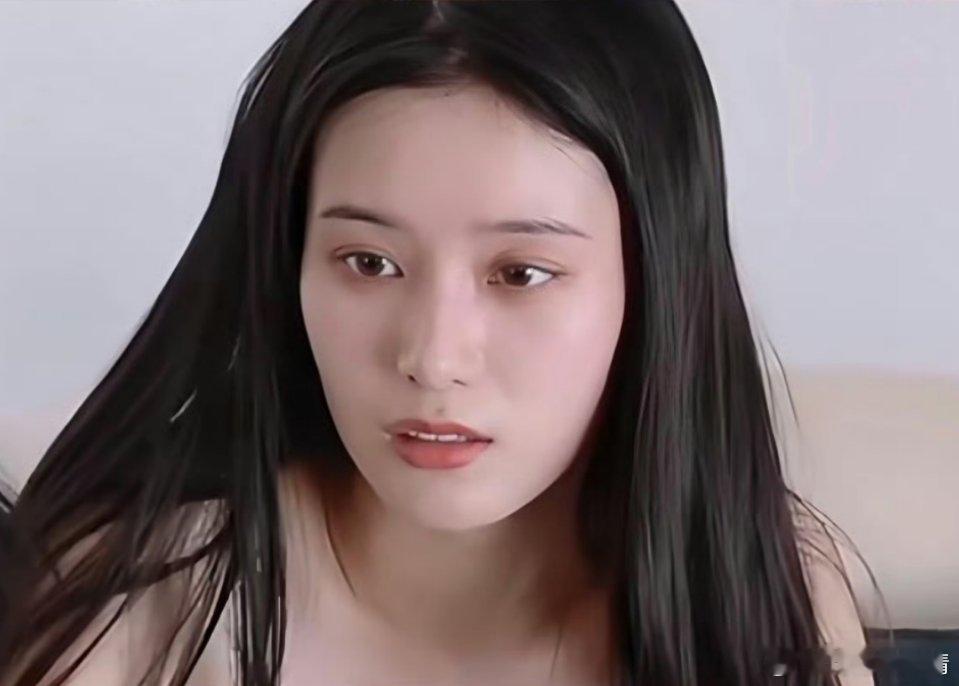 徐艺洋越素越美是漂亮的，就是没什么记忆点，演短剧女主应该可以 ​​​