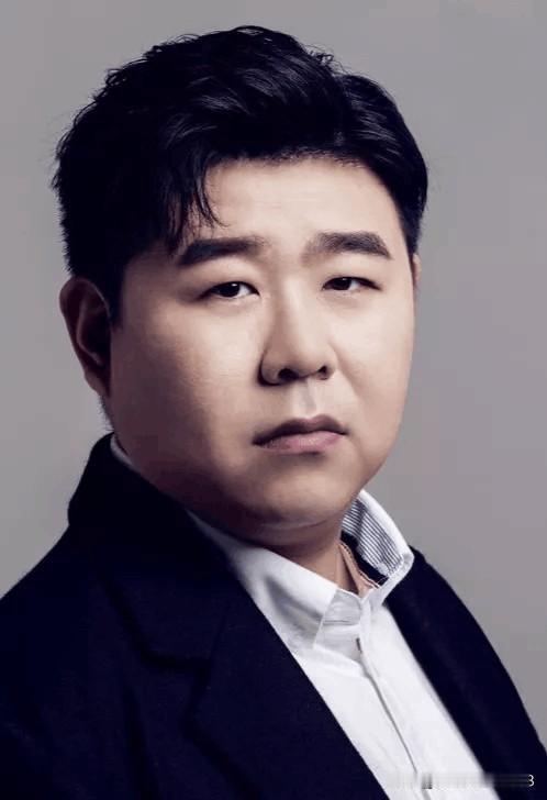 虽然不知道这个男演员的名字，但在很多影视剧作品里都能看到他的身影，一个看似不起眼