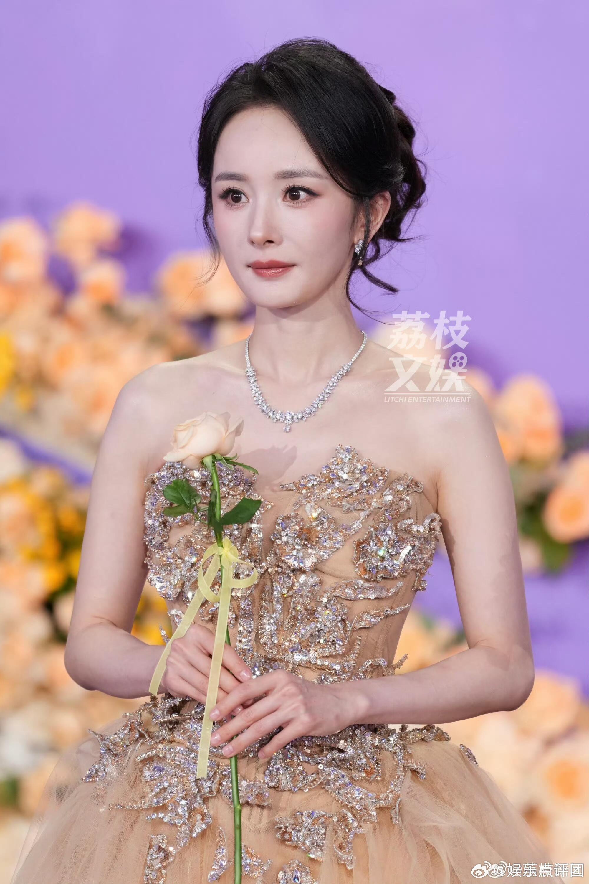 杨幂还有两部待播作品 杨幂美成神了！但姐最牛的是角色库——雪见、白浅、林萧...