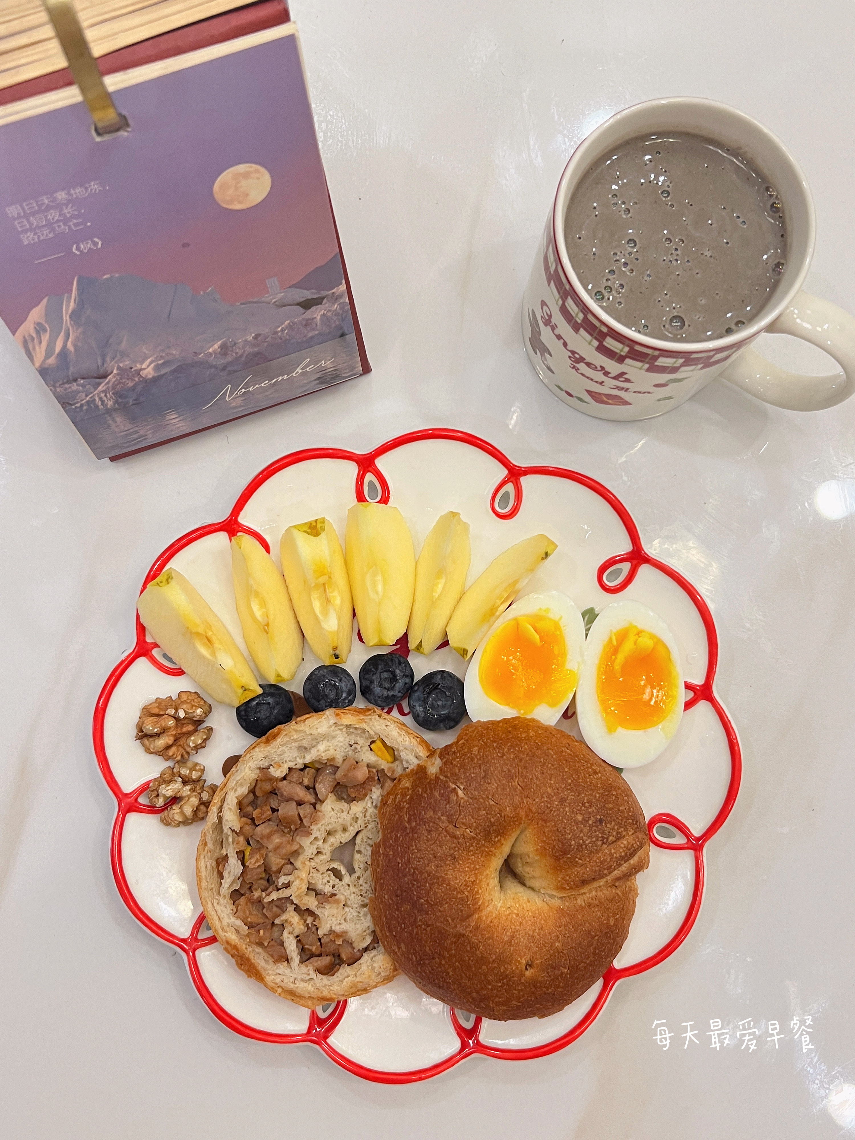 大清早的来喝了一杯齁甜的糖水还要饿肚子  看着昨天的早餐真的疯狂流口水   现在