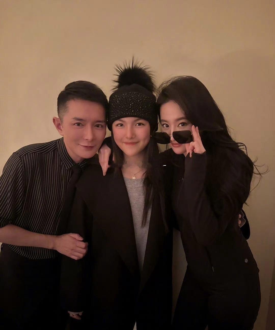 刘亦菲李现王诗龄刘冲合照天呐下辈子让我当王诗龄好不好平安夜李湘晒出王诗龄与刘亦菲