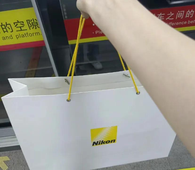 近年来，日本相机品牌如松下、尼康和索尼等在全球市场上占据着重要的地位。这些品牌以