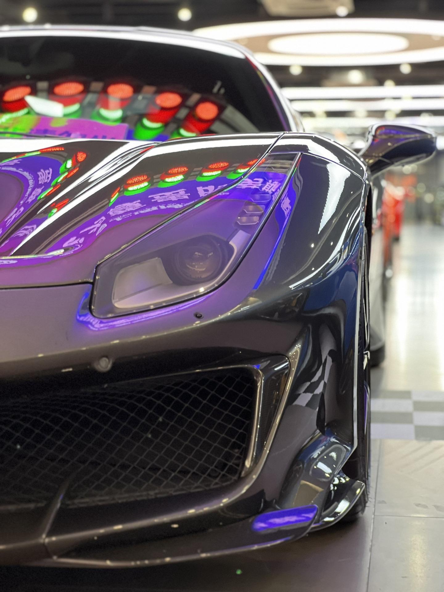 展厅新到法拉利488Pista硬顶把握。私聊拿配置单 这种稀有色赛道版...