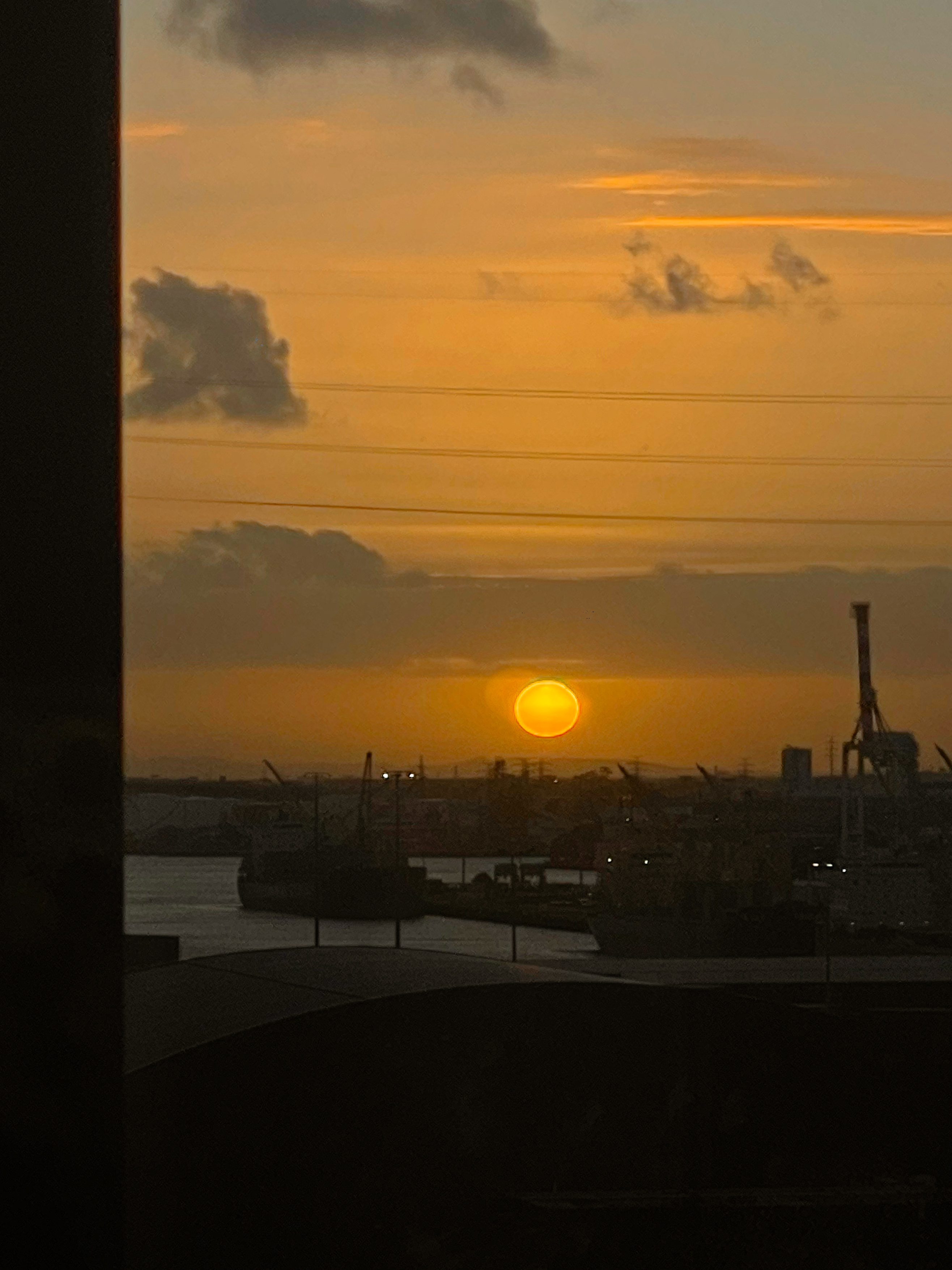 心流的首要条件便是，行动必须有目标。目标本身通常并不重要，重要的是经由目标，集中