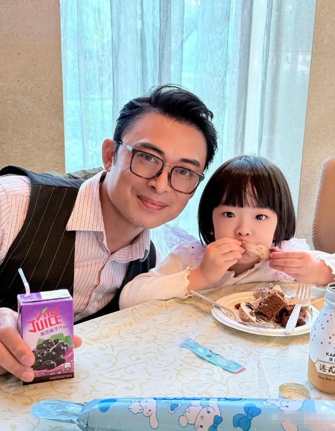 时间过得真快，樊少皇的一双儿女已经长大了，大女儿更是已经7岁了。两个女儿长得很漂