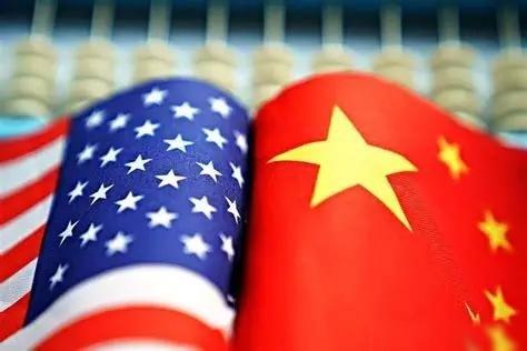 美联储巴不得中国早点抛售美债？死扛不降息，就是在等中国把7800亿美债甩出来——