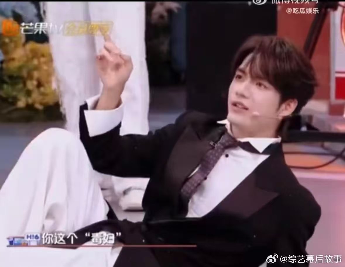 宋妍霏一句“喝药吧”冷脸登场，直接戳中爽点！气场和台词功底双在线，拽姐气质拉满，