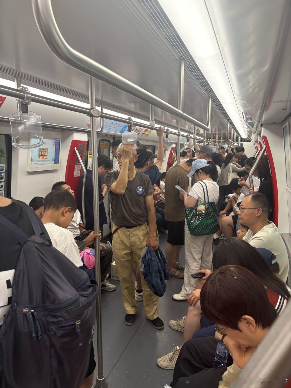 无锡地铁 网友：2026年8月2日（周日，晴），无锡地铁1号线，上午9:45，民