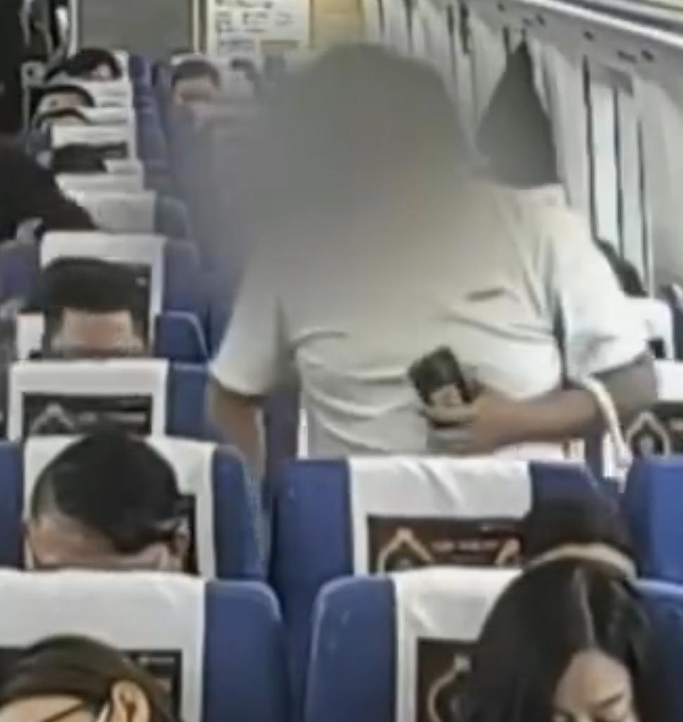 你说奇怪不奇怪，在高铁上只是去了一趟厕所，一万多的电脑不见了！
前不久，从杭州西