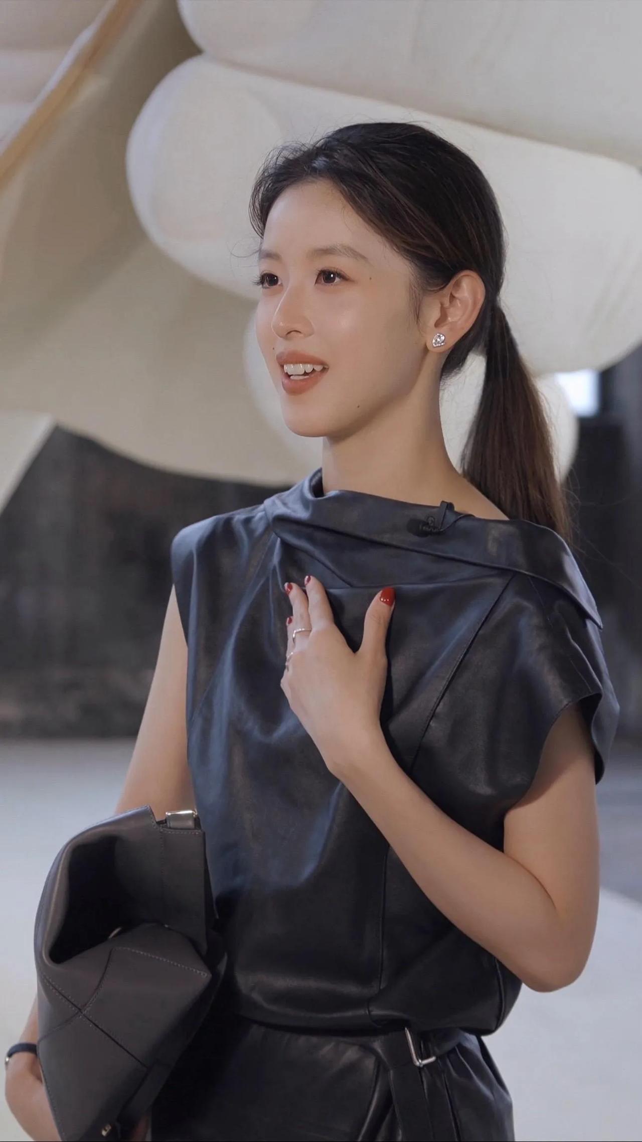 奶茶妹妹章泽天，东哥的媳妇，清华的校花