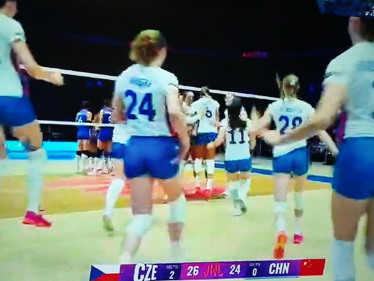 2026年世界女排联赛南京站的比赛，前两局中国女排20：25，20：25失利，比