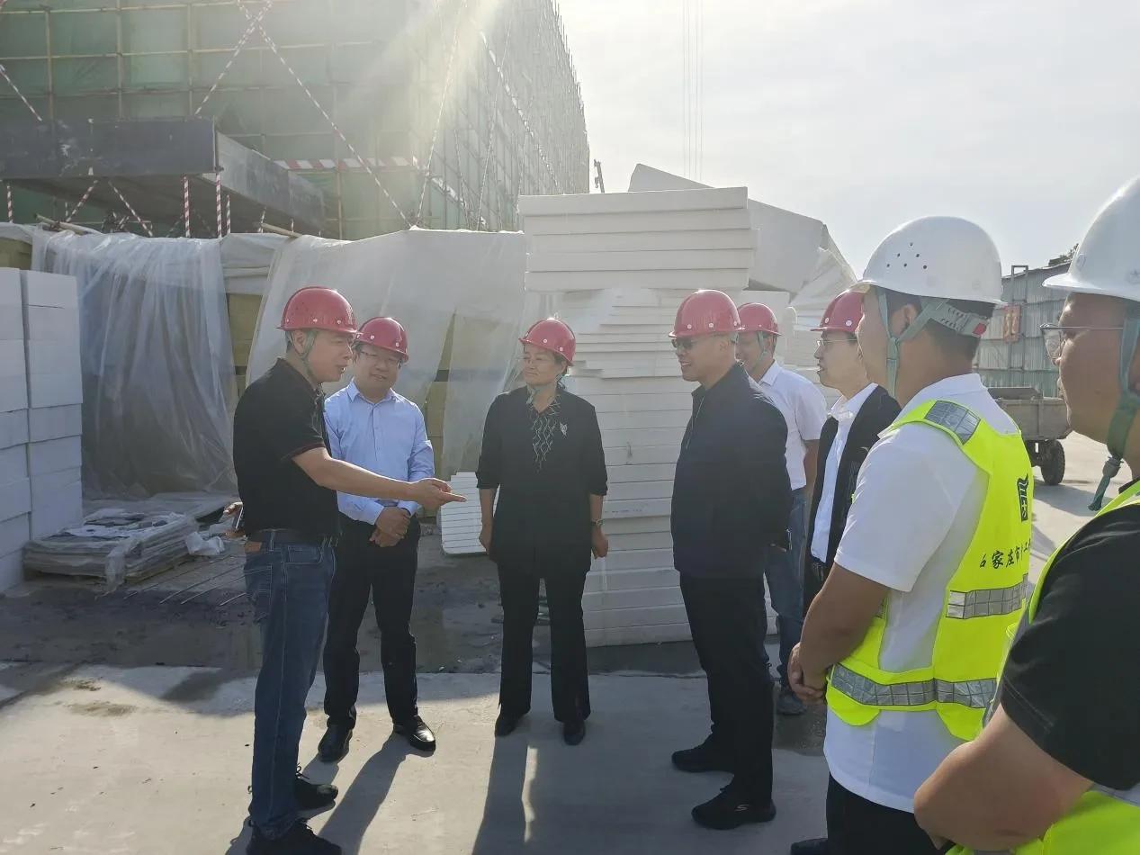 市教育局领导一行督导调研城发投集团所属住建集团代建的一中九年一贯制学校、一中滨河