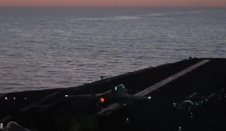 伊朗正捏住世界经济命门，美以对伊打击越持续，伊也会紧抓命门不放手。美军已在伊朗大