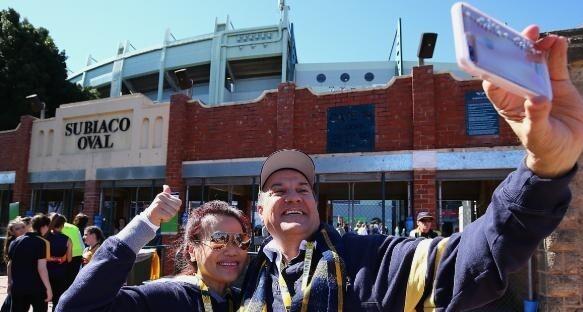 据了解，澳大利亚有这样一群华人，本来国内就是体制内退休特别是女同志，50岁后来到