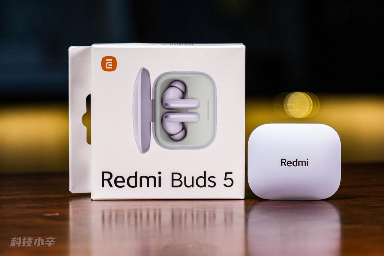 Redmi Buds 5，耳机及充电盒大改，我自己还是喜欢 5 代的设计，没有那