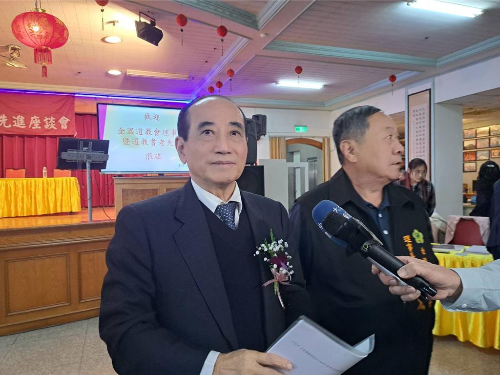 王金平巧遇杨琼璎，主张参选者先协调
国民党台中市长初选开打，“立法院副院长”江启