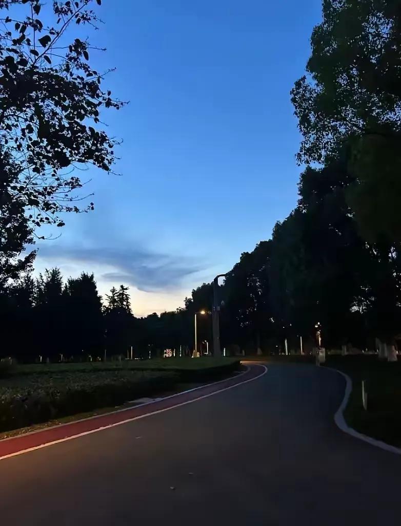 给大家提个醒，从8月7号晚上19点43分开始，非必要情况下，千万别在每天18点之