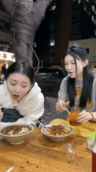 看来老板是第一次做老板，
这纸应该不便宜吧。