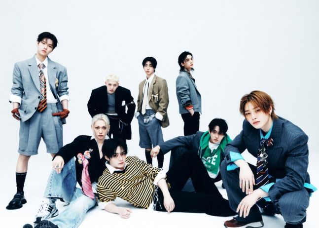 【starnews】组合Stray Kids凭借新专辑《THIS & THAT》