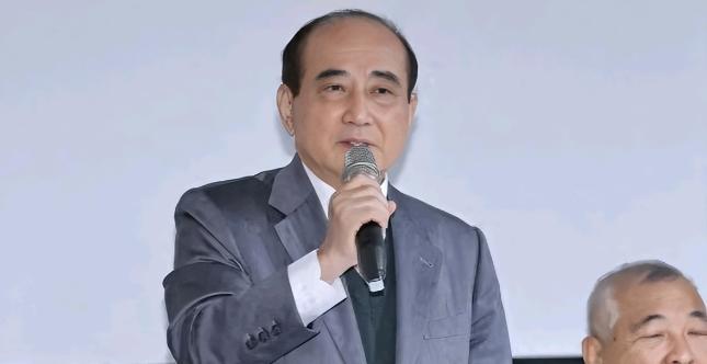 郑丽文这一招高明！民进党不是要挡住10项惠台政策吗？这一次郑丽文直接点将请王金平