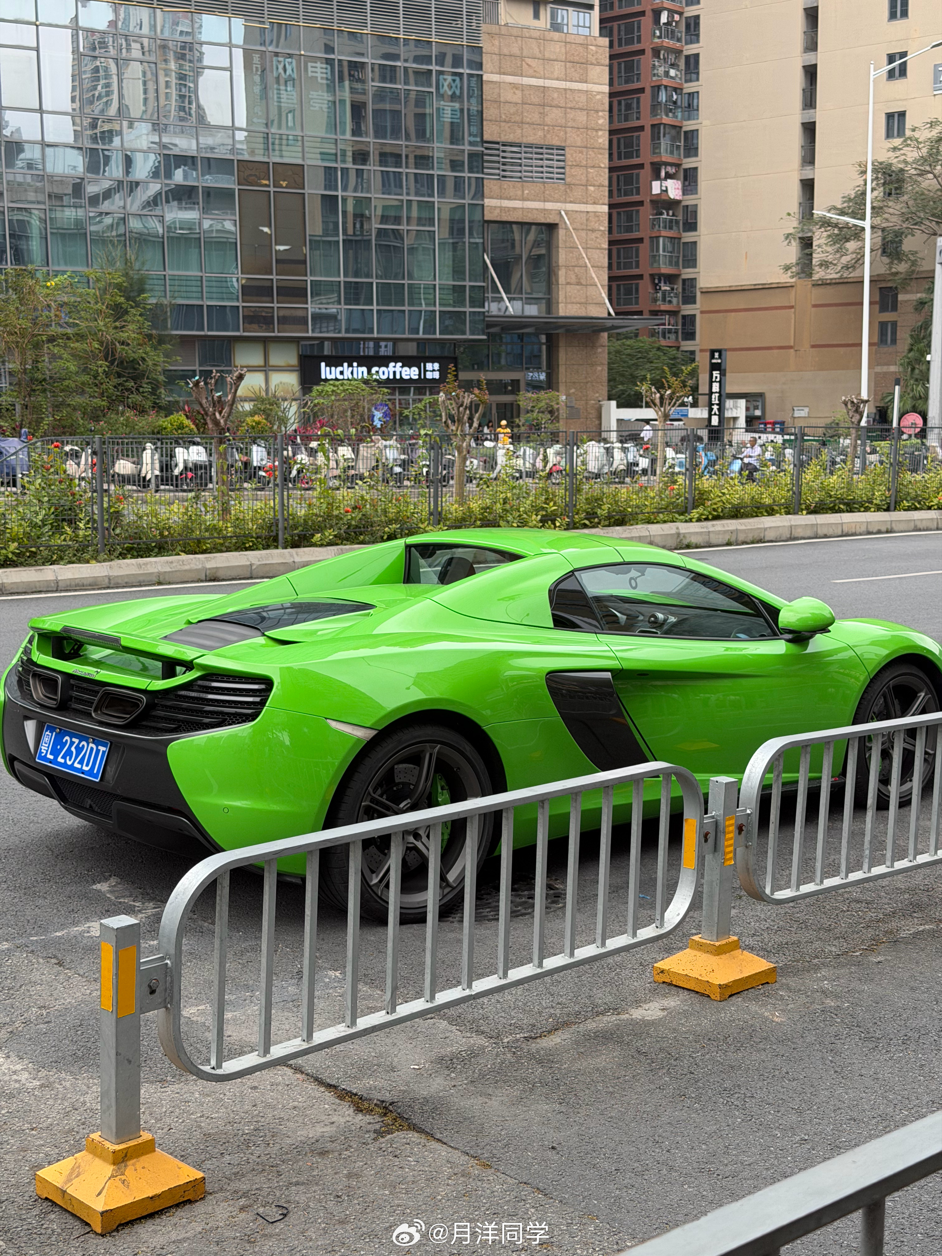 不是因为你单纯，只因你开迈凯轮 深圳