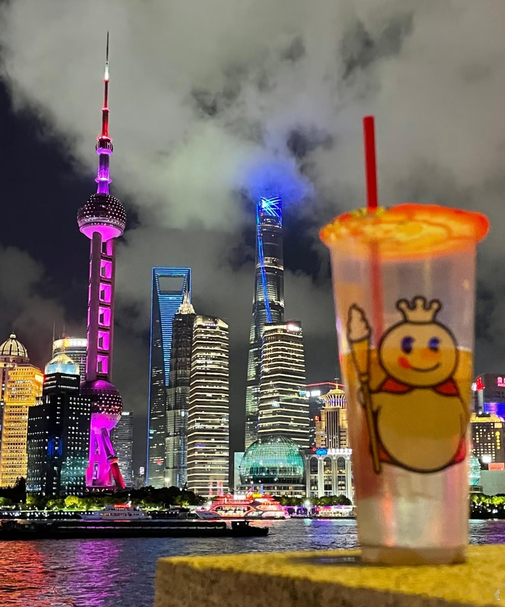 我的经济情况belike现在点奶茶只敢点蜜雪冰城，连奈雪和霸王茶姬都很少喝了[泪