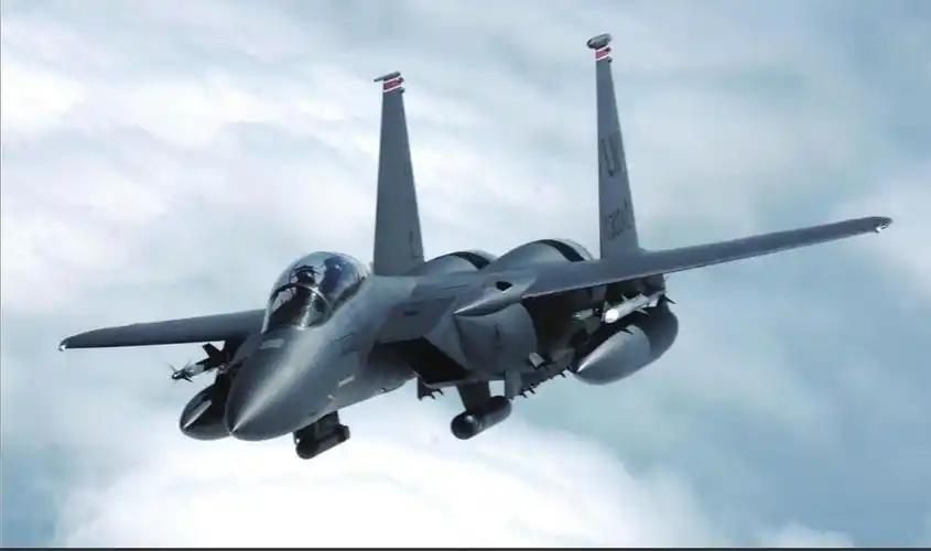 美国秘密部署中东，F-15E战机紧急调动，“林肯”号航母玩电子隐身！伊朗石油命脉