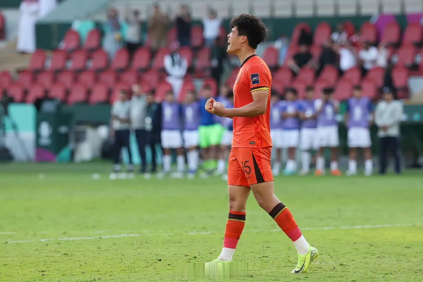 据报道，根据亚足联官网统计，彭啸以23次头球解围的数据领跑，仅他一人的头球解围次