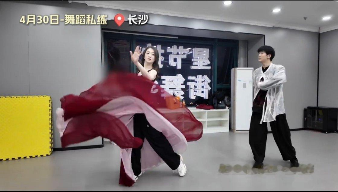 诡秘们我们要的红裙有了