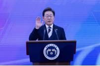 李在明一句话点醒韩国“梦中人”
 
最近，李在明发问：“既然中国人不愿意买我们的