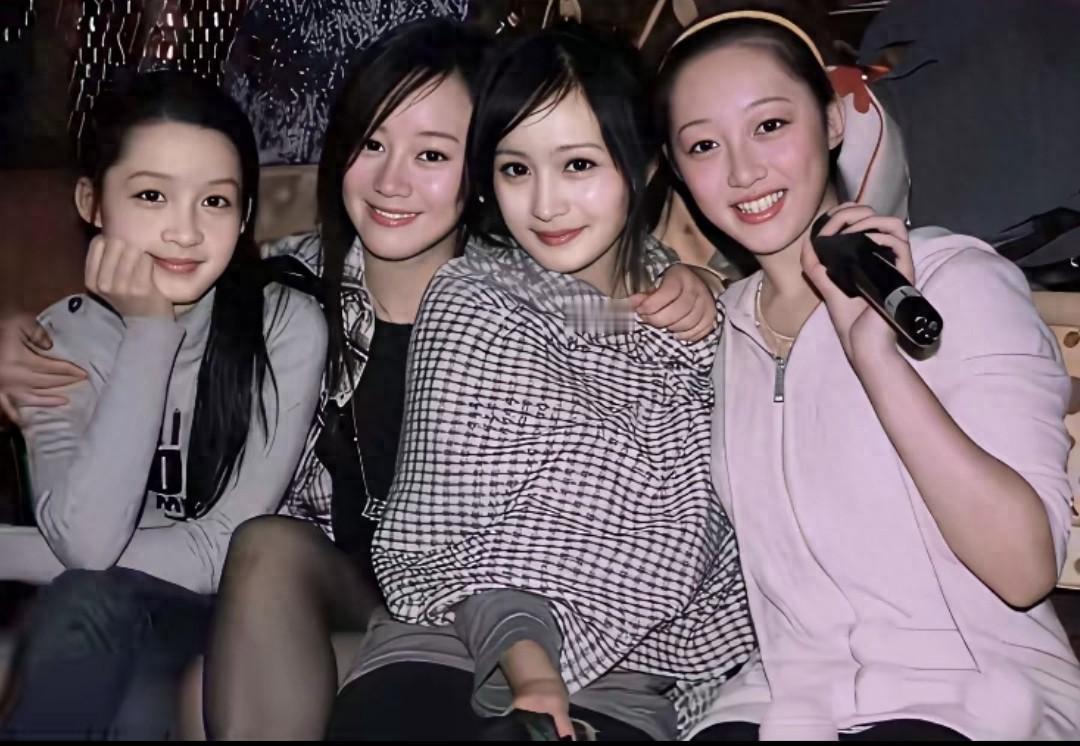 明星早期合影，哪个最好看？