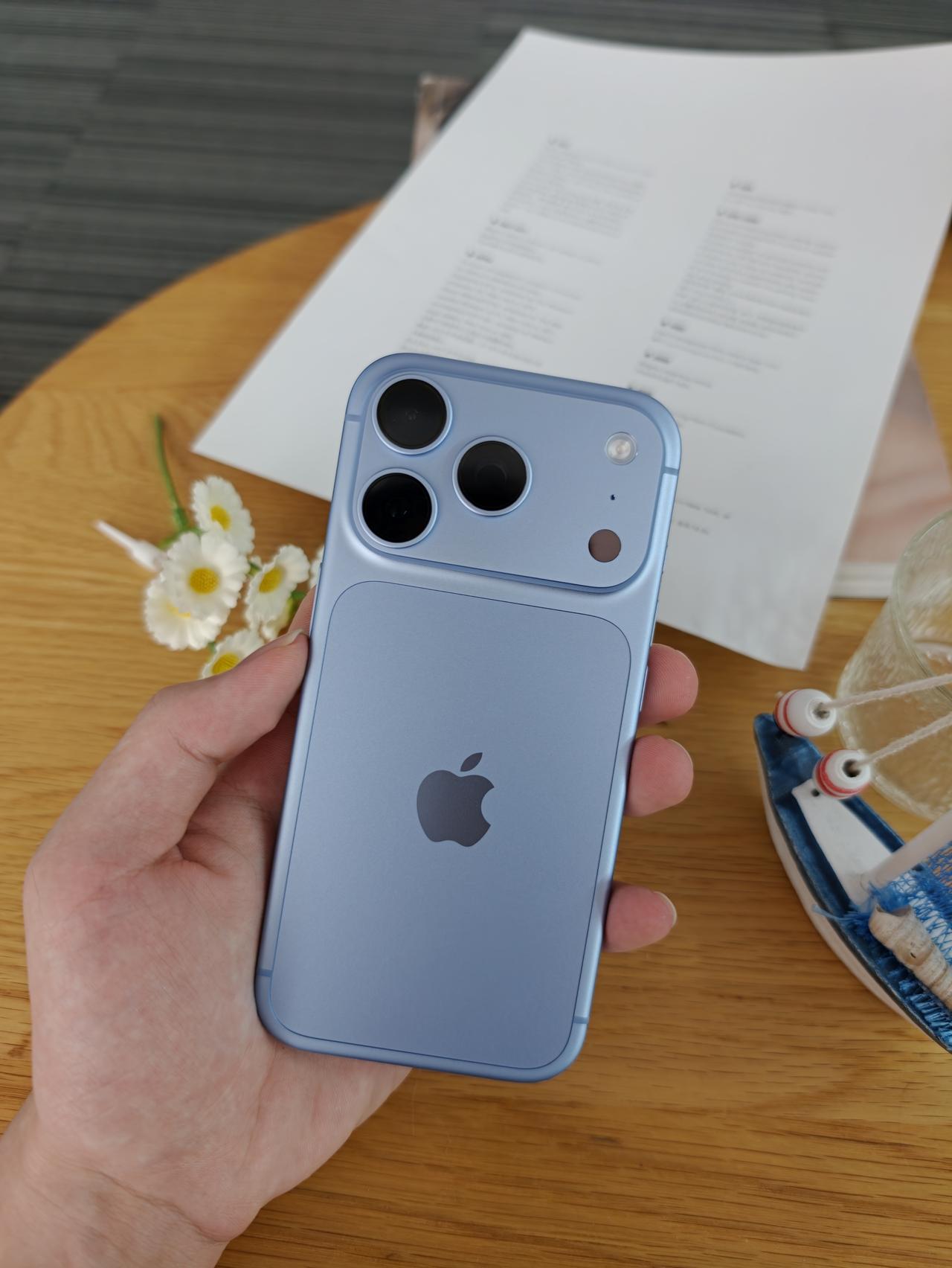 信不信今年iPhone18Pro蓝色会卖爆
因为这个蓝色真的好看，没有以前iPh