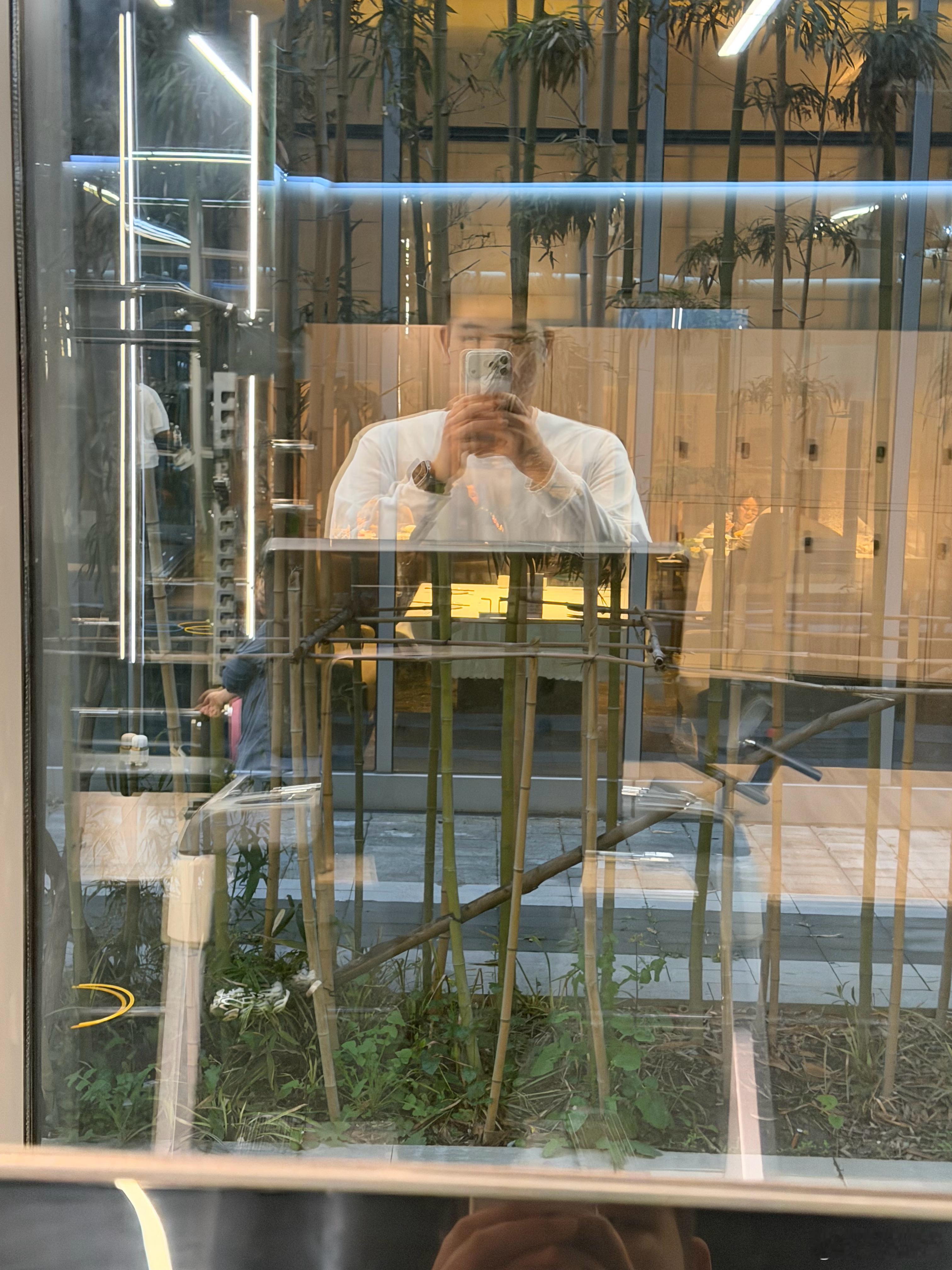 好，很好。今晚又可以胡吃海喝了