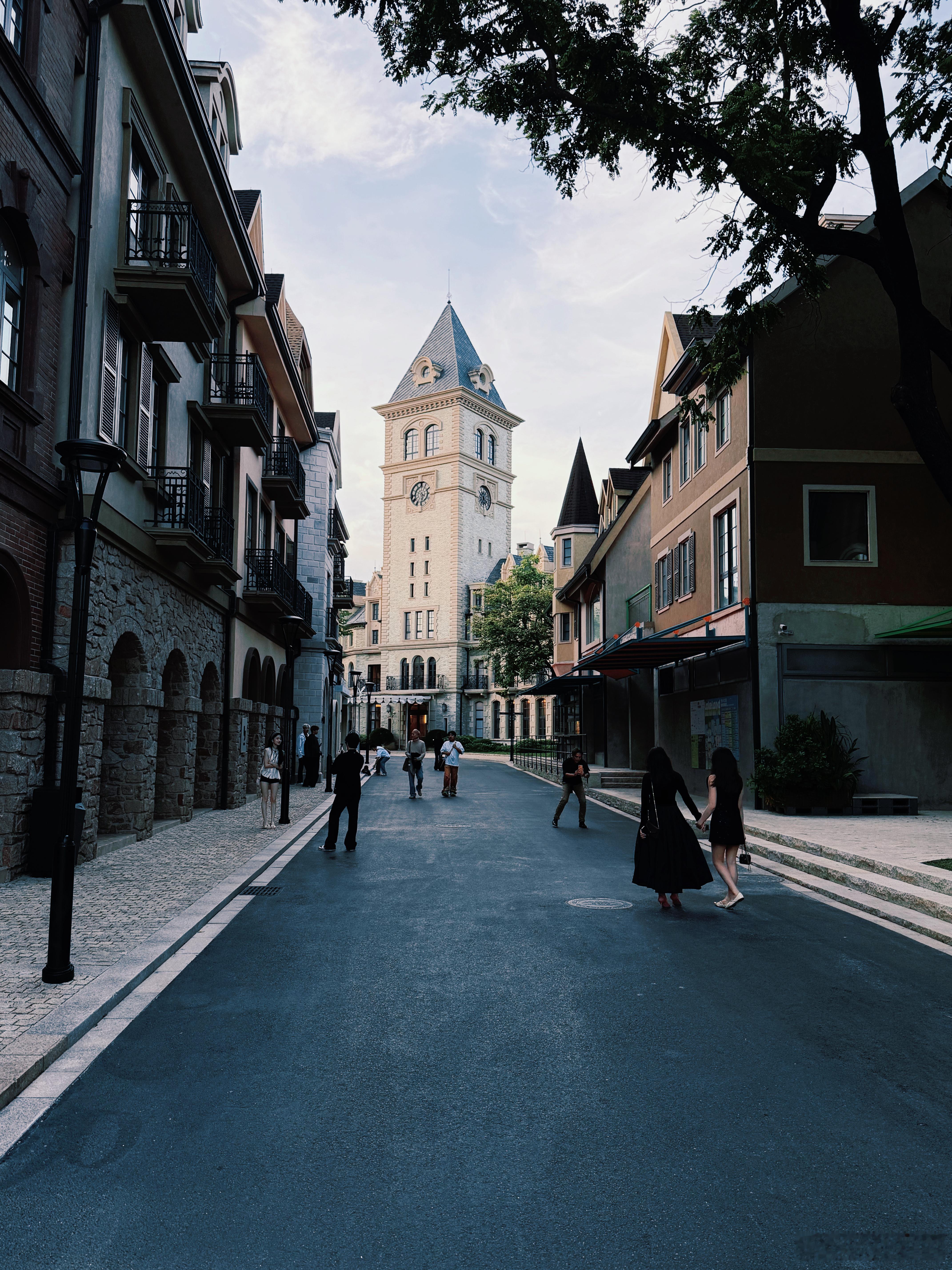 还挺喜欢秋天的广州ヾ(＾∇＾)ﾉ🍁很少有机会能够和汽车工程师们纯粹的聊聊技术，