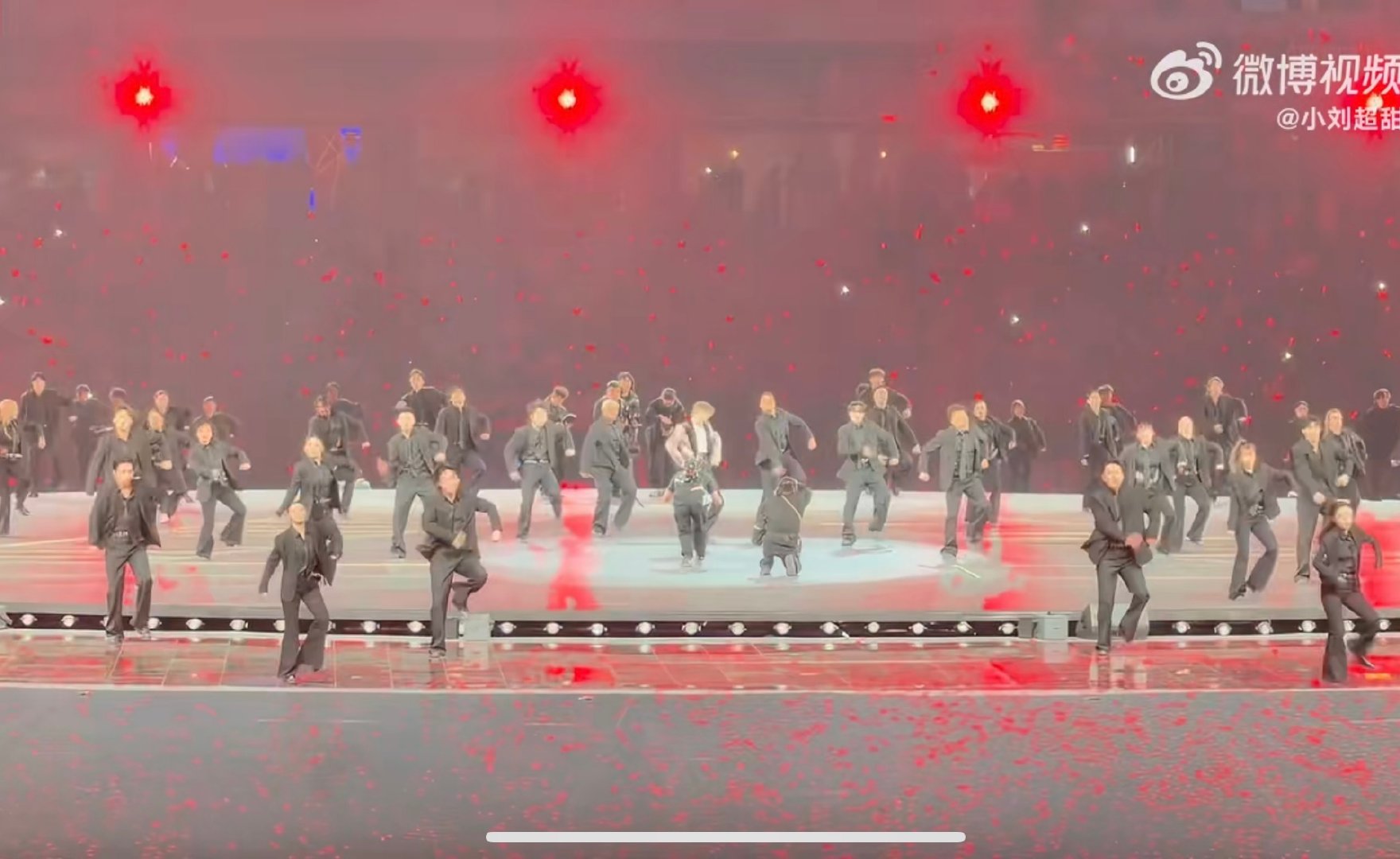 张杰鸟巢演唱会齐舞 杰哥齐舞进步超大！鸟巢舞台上魅力四射，越看越觉得惊艳 