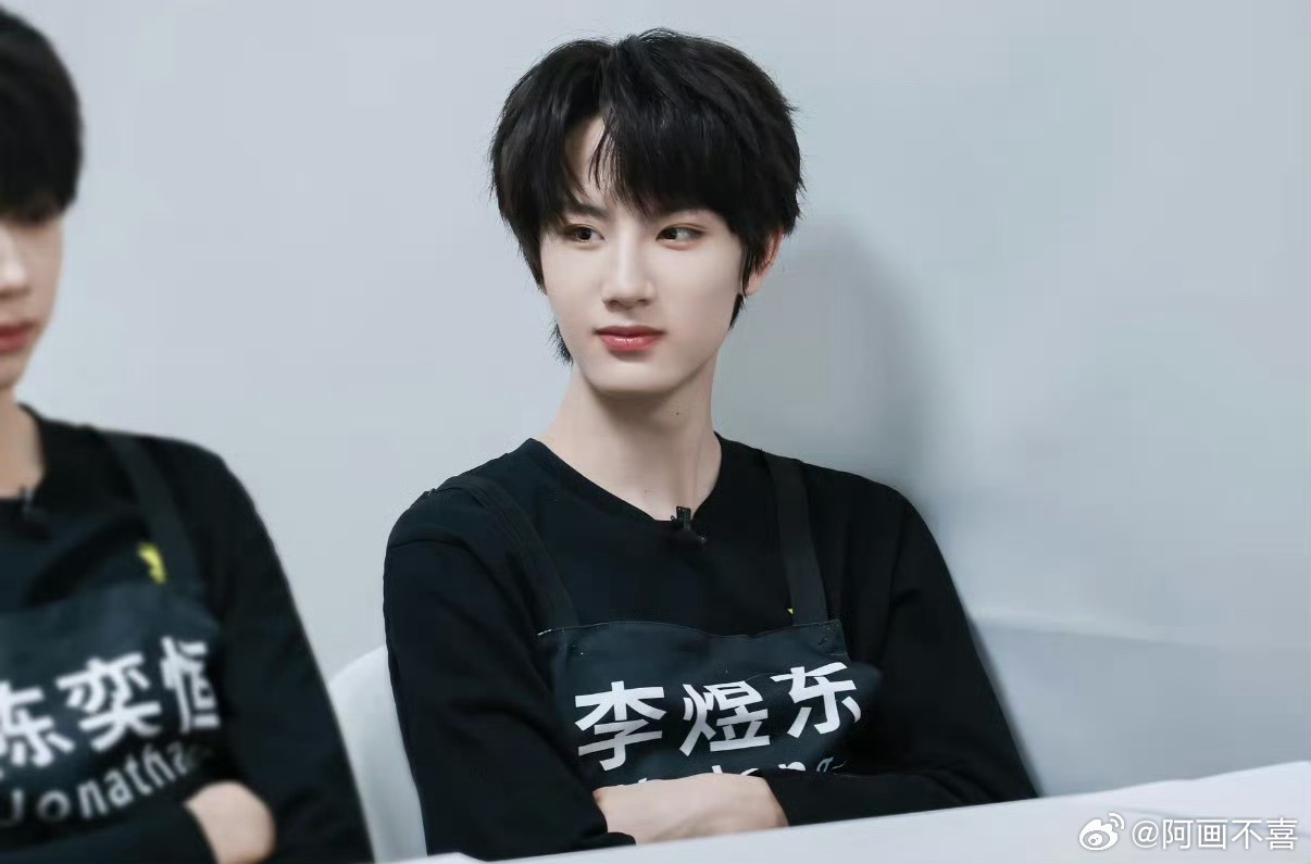 李煜东可以争四代笨蛋美人这个称号吗？